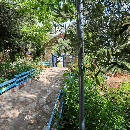Holiwood Motell Himare Exteriör bild