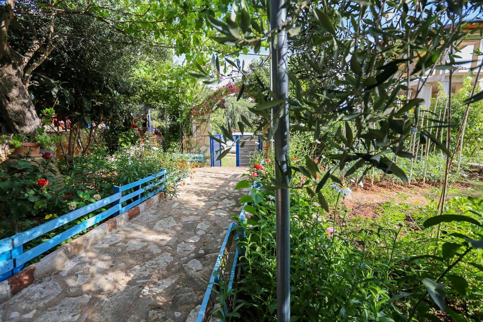 Holiwood Motell Himare Exteriör bild